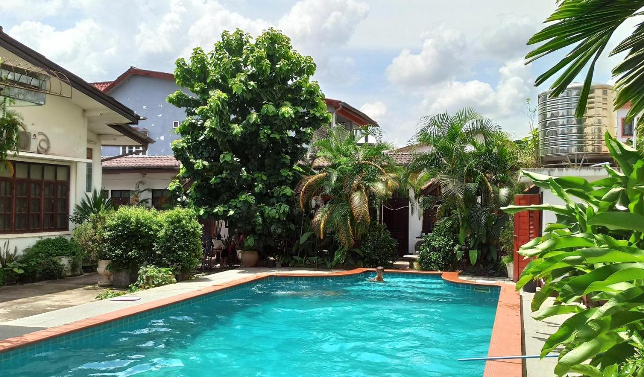 Villa Sisavad Guesthouse Vientiane Esterno foto