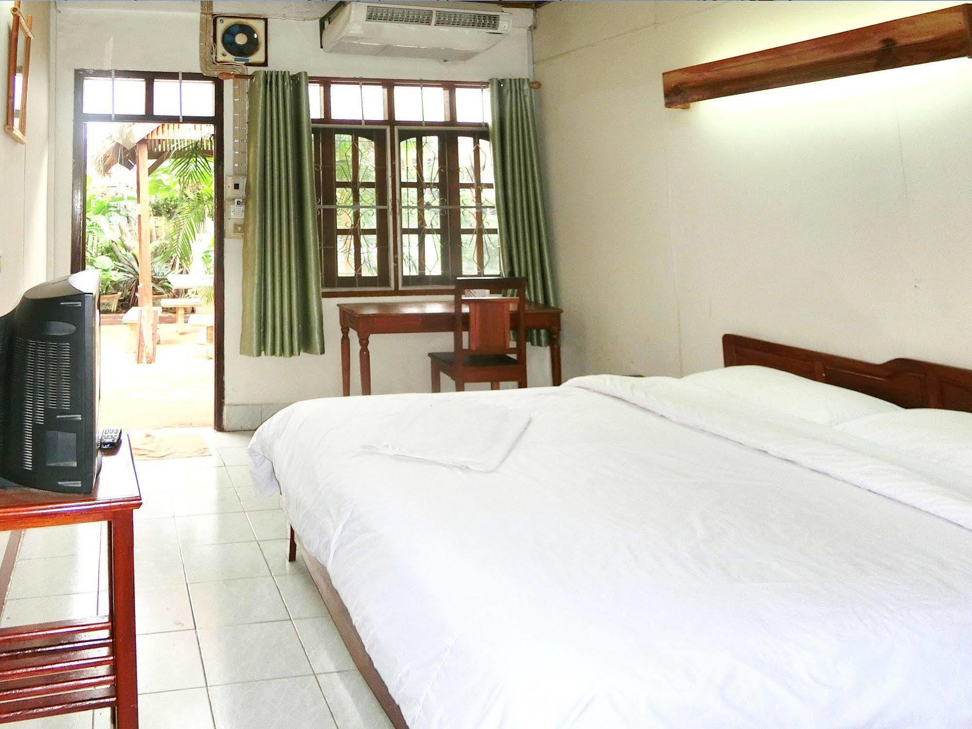 Villa Sisavad Guesthouse Vientiane Esterno foto
