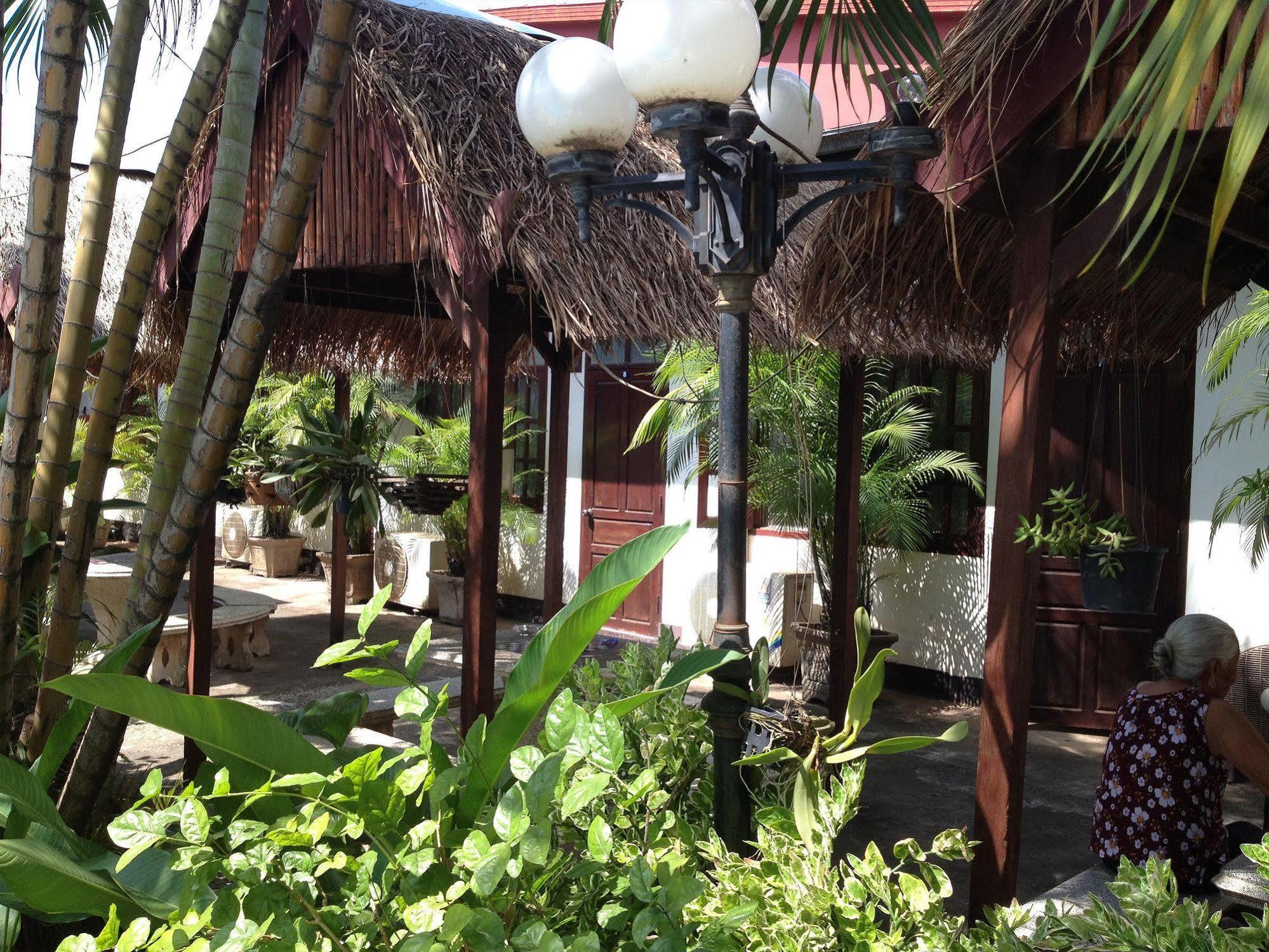 Villa Sisavad Guesthouse Vientiane Esterno foto